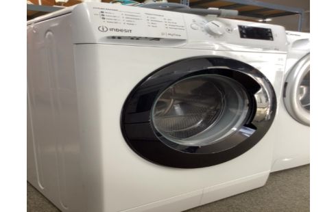 MACHINE A LAVER 9KG 1400TRS INDESIT BLANC HUBLOT NOIR