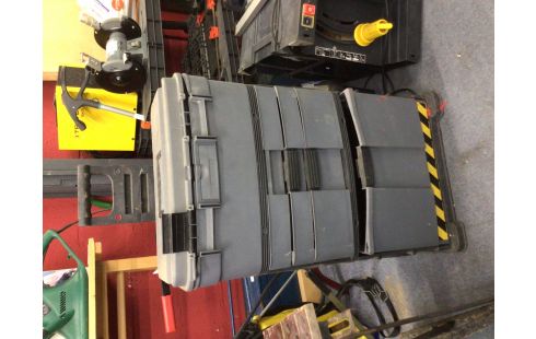 SERVANTE D ATELIER + OUTILS