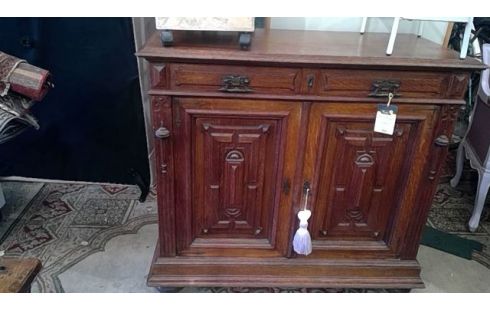 DRESSE EN CHENE SCUPTE 2 PORTES / 2 TIROIRS