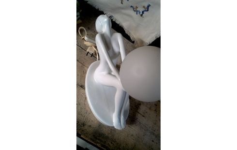 LAMPADAIRE BLANCHE PORCELAINE FEMME