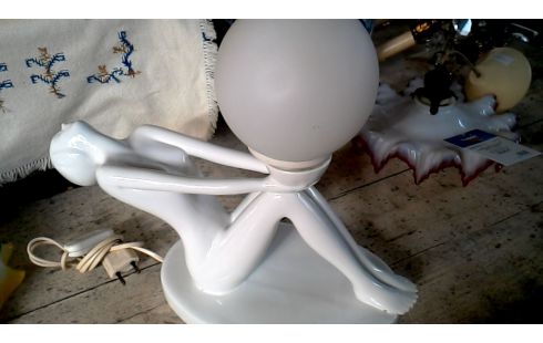 LAMPADAIRE BLANCHE PORCELAINE FEMME