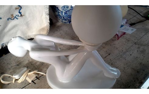 LAMPADAIRE BLANCHE PORCELAINE FEMME
