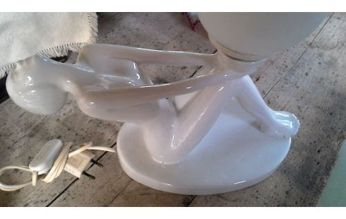LAMPADAIRE BLANCHE PORCELAINE FEMME
