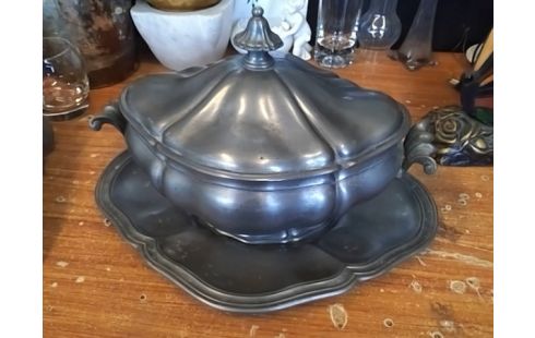 SOUPIERE EN ETAIN AVEC PLATEAU