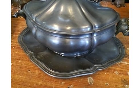 SOUPIERE EN ETAIN AVEC PLATEAU