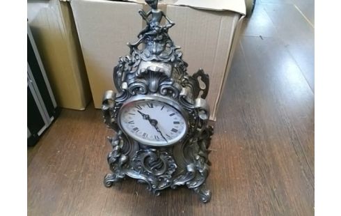 HORLOGE A POSER EN ETAIN (EN L'ETAT)