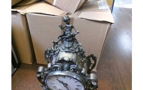 HORLOGE A POSER EN ETAIN (EN L'ETAT)