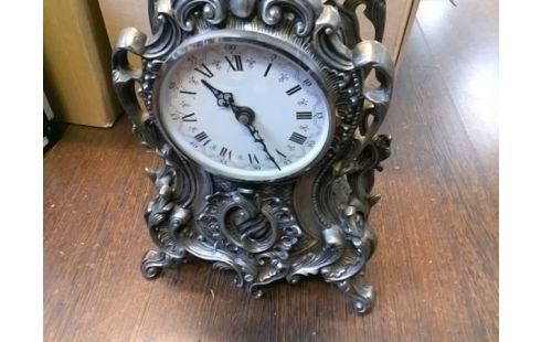 HORLOGE A POSER EN ETAIN (EN L'ETAT)