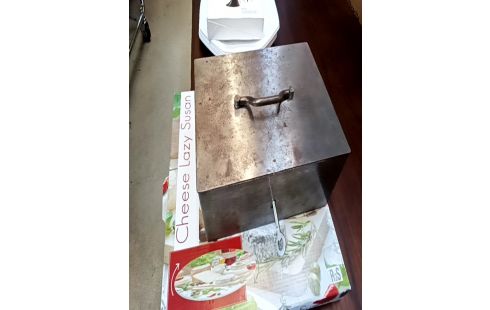 COFFRE METAL ANCIEN + CLÉ