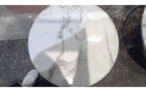 TABLE GIGOGNE RONDE DESSUS MARBRE BLANC