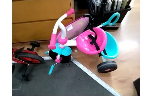 TRICYCLE ENFANT ROSE BLEU BARRE PARESOLEIL