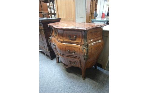 COMMODE FORME TOMBEAU