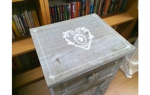 CHEVET BOS GRIS AVEC POIGNEES COEURS