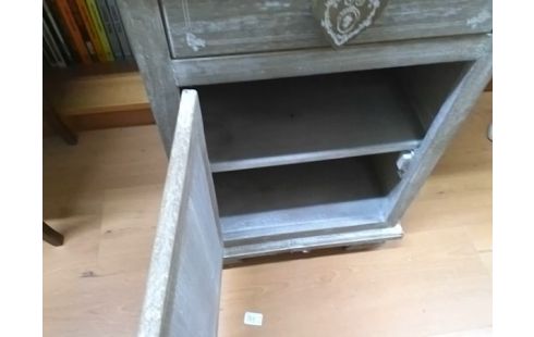 CHEVET BOS GRIS AVEC POIGNEES COEURS