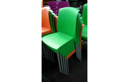 CHAISE PLASTIQUE COLOREES