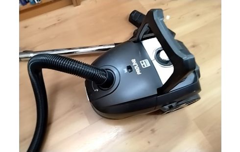 ASPIRATEUR NOIR 700W