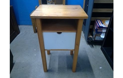 NACHTKASTJE HOUT MET WIT DEURTJE