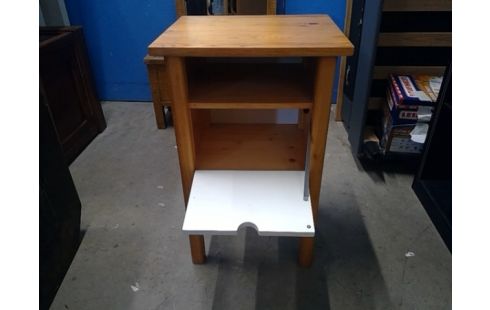 NACHTKASTJE HOUT MET WIT DEURTJE