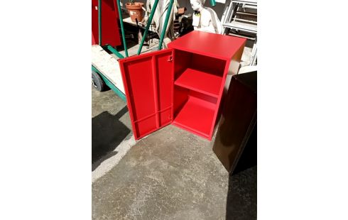 MEUBLE METAL ROUGE