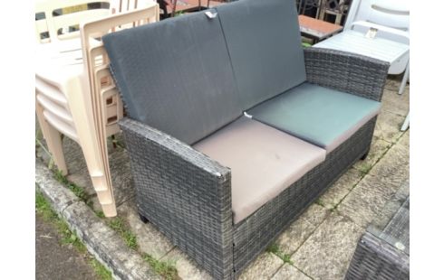 SALON DE JARDIN BANQUETTE+2FAUTEUILS TABLE BASSE