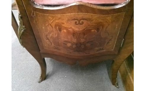 VITRINE 1P STYLE MARQUETTERIE (QLQS USURES)