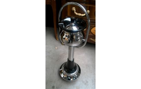 ASCHENBECHER IM VINTAGE-STIL CHROM