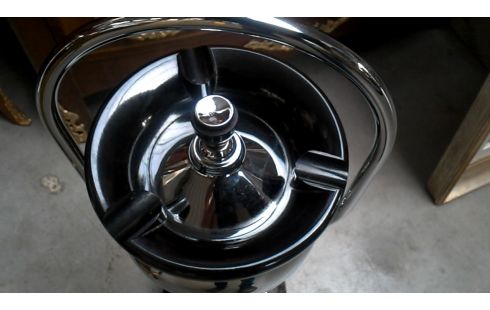 ASCHENBECHER IM VINTAGE-STIL CHROM