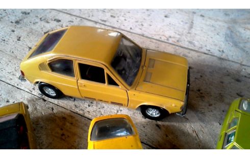 SPEELGOED AUTO LOT VAN