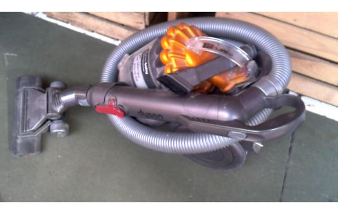 STAUBSAUGER DYSON