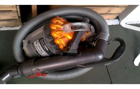 STAUBSAUGER DYSON