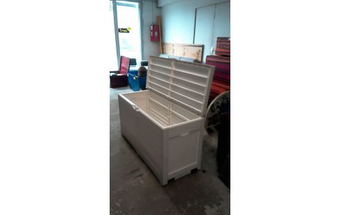 COFFRE  DE  RANGEMENT  TGM   EN  L'  ETAT