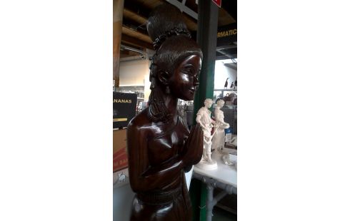 BEELD VROUW HOUT SNIJWERK TEAK