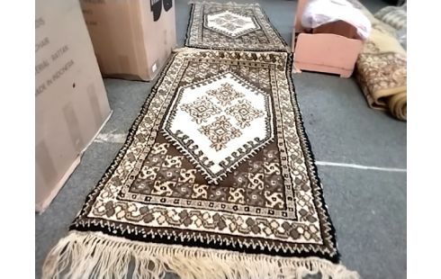 TAPIS PM MARRON (qqes taches)