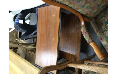 TABLE D APPOINT SUR ROULETTES