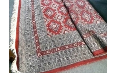 TAPIS MOTIF ROUGE