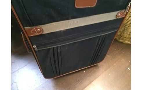 VALISE SUR ROULETTES