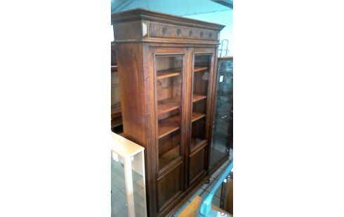 ESCAPARATE NOGAL MACIZO