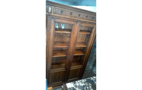 ESCAPARATE NOGAL MACIZO