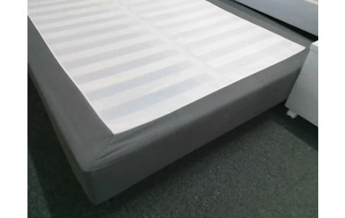 SOMMIER AVEC PIEDS 140x200