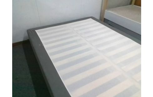 SOMMIER AVEC PIEDS 140x200