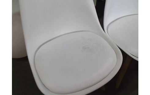 LOT DE 4 CHAISES BLANCHES PLASTIQUE