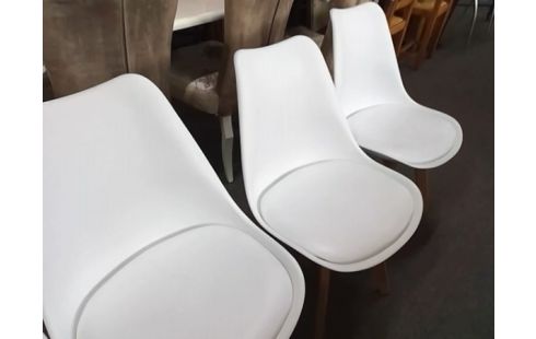 LOT DE 4 CHAISES BLANCHES PLASTIQUE
