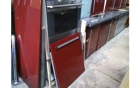 CUISINE PLUSIEURS ELEMENTS ROUGE AVEC GAZINIERE