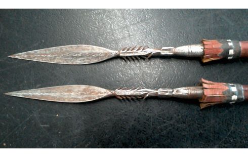 PAIRE DE LANCES KUGA DU CONGO VERS 1930/50