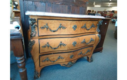 COMMODE STYLE LOUIS XV TOMBEAU