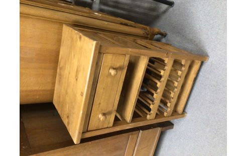 RANGE BOUTEILLES PIN MASSIF 1T