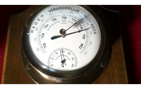 BAROMETER MET KLOK NAUDET HOUT KOPER
