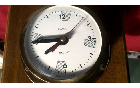 BAROMETER MET KLOK NAUDET HOUT KOPER