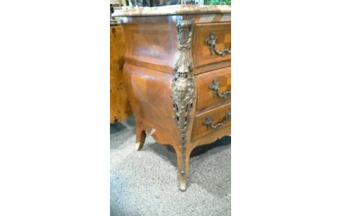 COMMODE BOMBEE STYLE  LOUIS XV