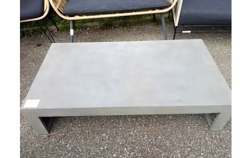 TABLE BASSE FACON BETON CIRE